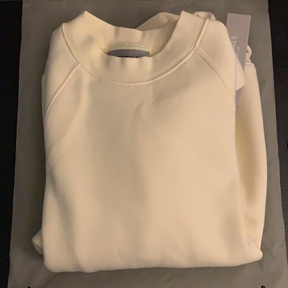 Fear of God Essentials Cream Crewneck 2021 - Picture 4 of 6